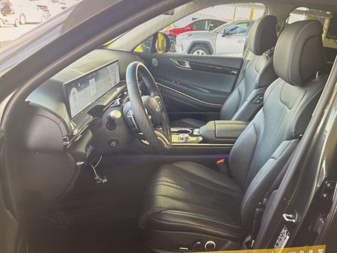 Certified 2025 Genesis GV80 2.5T AWD/4WD image 6
