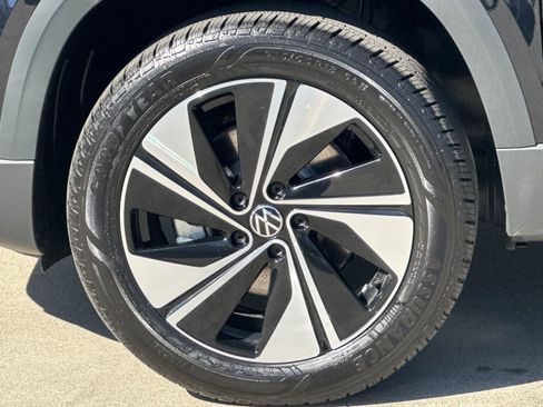New 2026 Volkswagen Taos SE AWD/4WD image 24