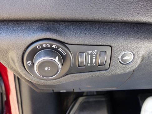 Used 2016 Chrysler 200 S FWD image 23