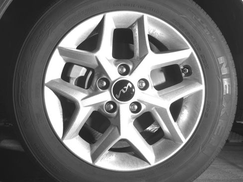 Used 2025 Kia Soul LX w/ LX Technology Package image 12