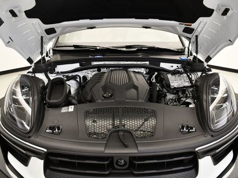 Used 2025 Porsche Macan image 13