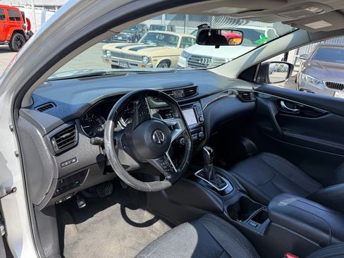 Used 2017 Nissan Rogue Sport SL FWD image 12