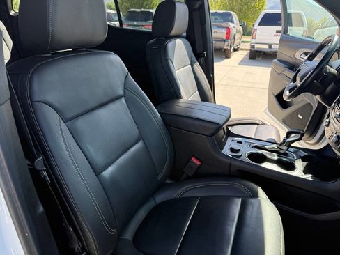Used 2023 Chevrolet Traverse LT w/ LT Premium Package AWD/4WD image 25