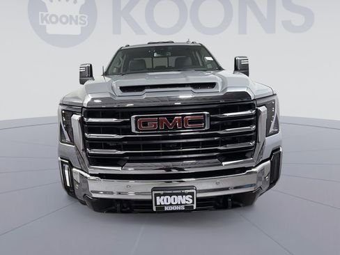 Used 2024 GMC Sierra 2500 SLT w/ SLT Premium Package image 11