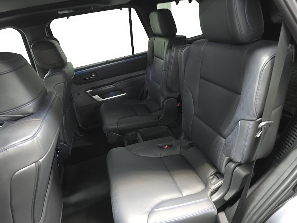 Used 2024 Toyota Sequoia Platinum AWD/4WD image 37