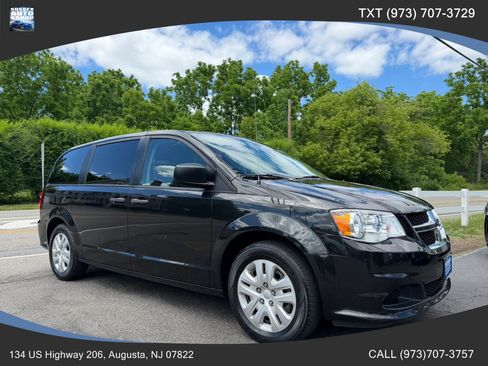 Used 2019 Dodge Grand Caravan SE FWD image 1