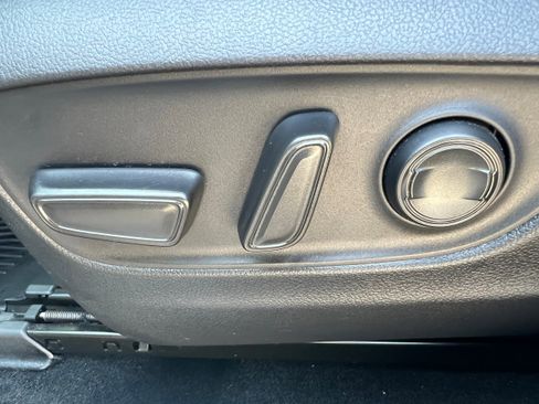 Used 2022 Toyota Venza image 19