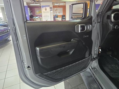 Used 2020 Jeep Gladiator Sport w/ Quick Order Package 24S image 7