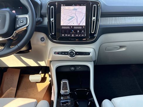 New 2026 Volvo XC40 B5 Ultra w/ Climate Package image 14