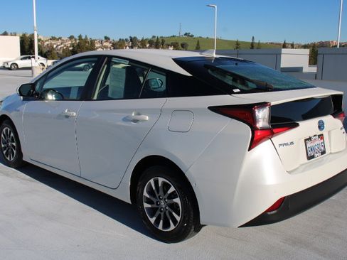 Used 2019 Toyota Prius XLE image 5