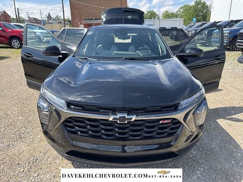 Used 2025 Chevrolet Trax RS w/ Sunroof Package FWD image 37