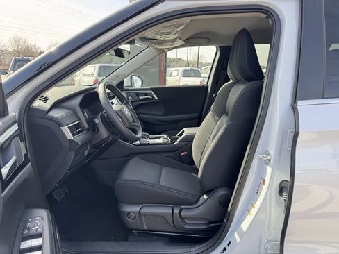 New 2026 Mitsubishi Outlander ES image 15