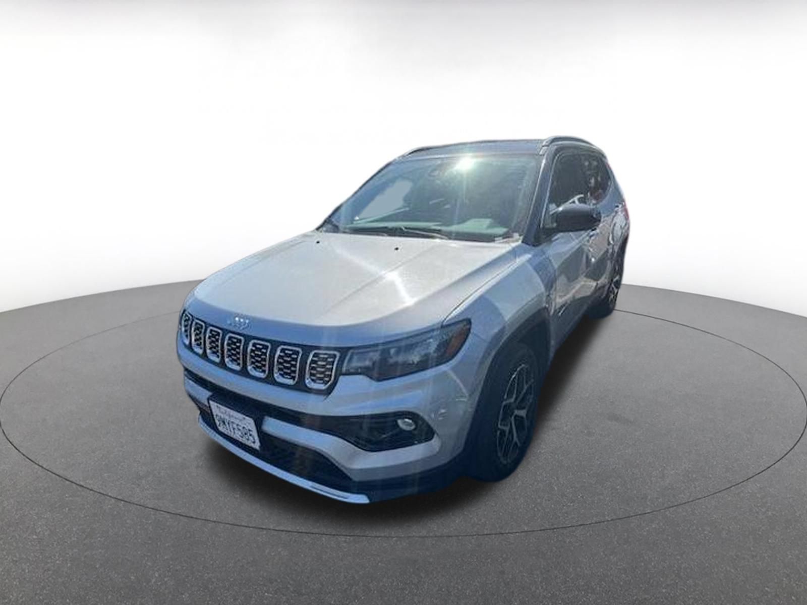 Used 2025 Jeep Compass Limited AWD/4WD image 2