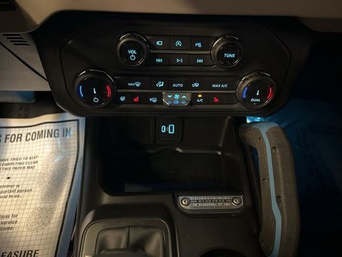 Used 2022 Ford Bronco Wildtrak image 24