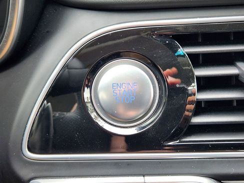 Used 2023 Genesis G70 2.0T image 21