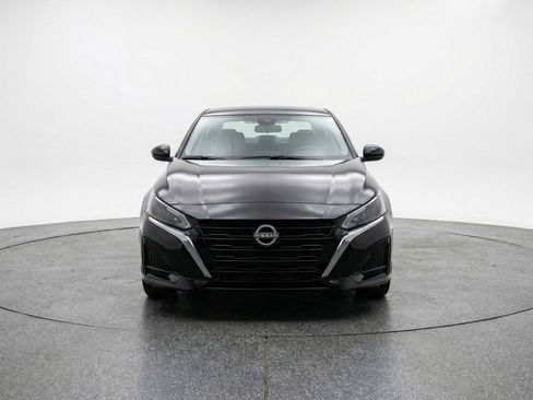 Used 2025 Nissan Altima 2.5 SV image 2
