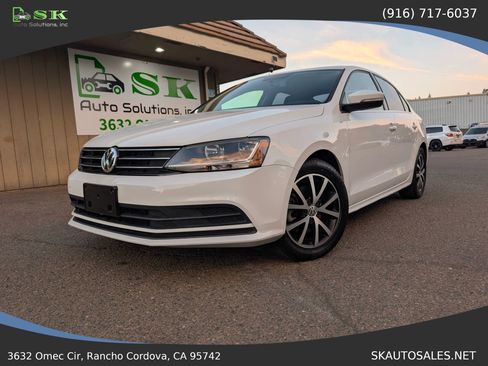 Used 2017 Volkswagen Jetta SE image 2