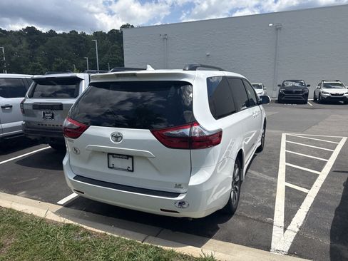 Used 2020 Toyota Sienna LE AWD/4WD image 7