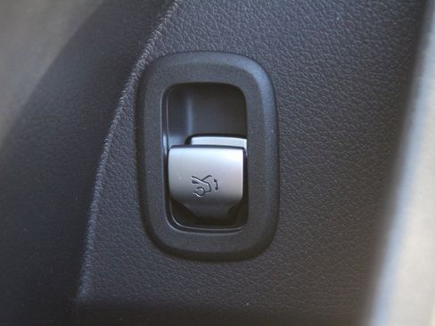 Used 2026 Mercedes-Benz GLC 300 image 24