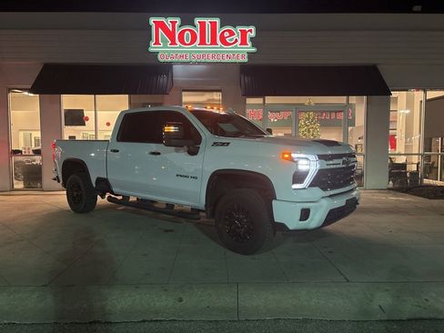 Used 2024 Chevrolet Silverado 2500 LTZ w/ LTZ Plus Package image 1