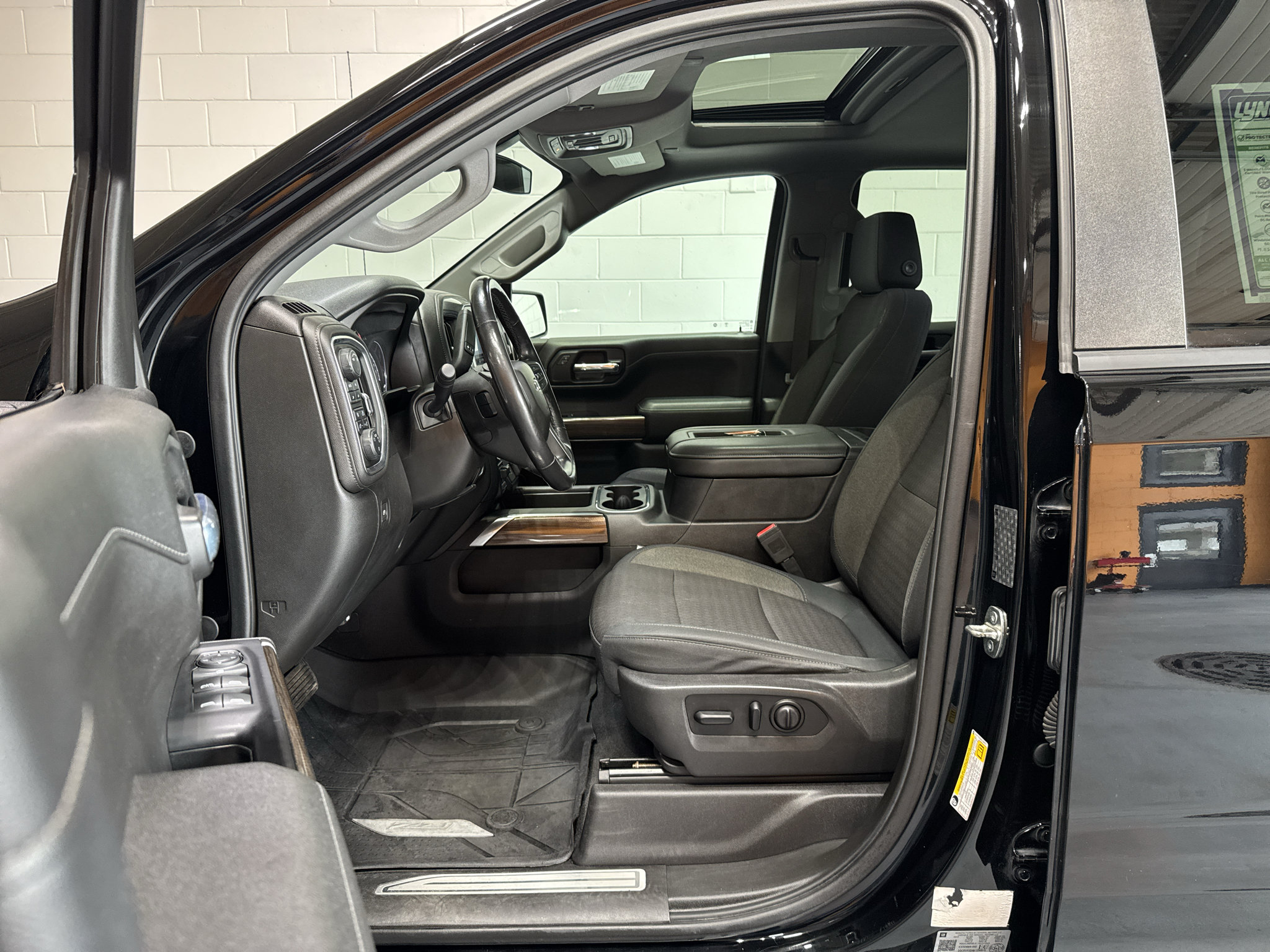 Used 2019 Chevrolet Silverado 1500 LT Trail Boss AWD/4WD image 18