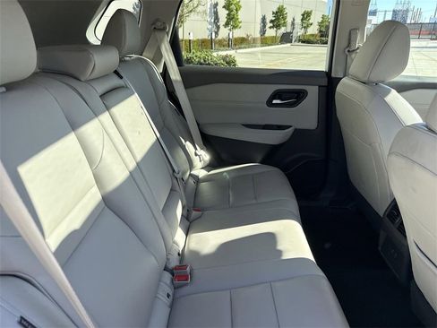 Used 2023 Nissan Rogue SL image 26