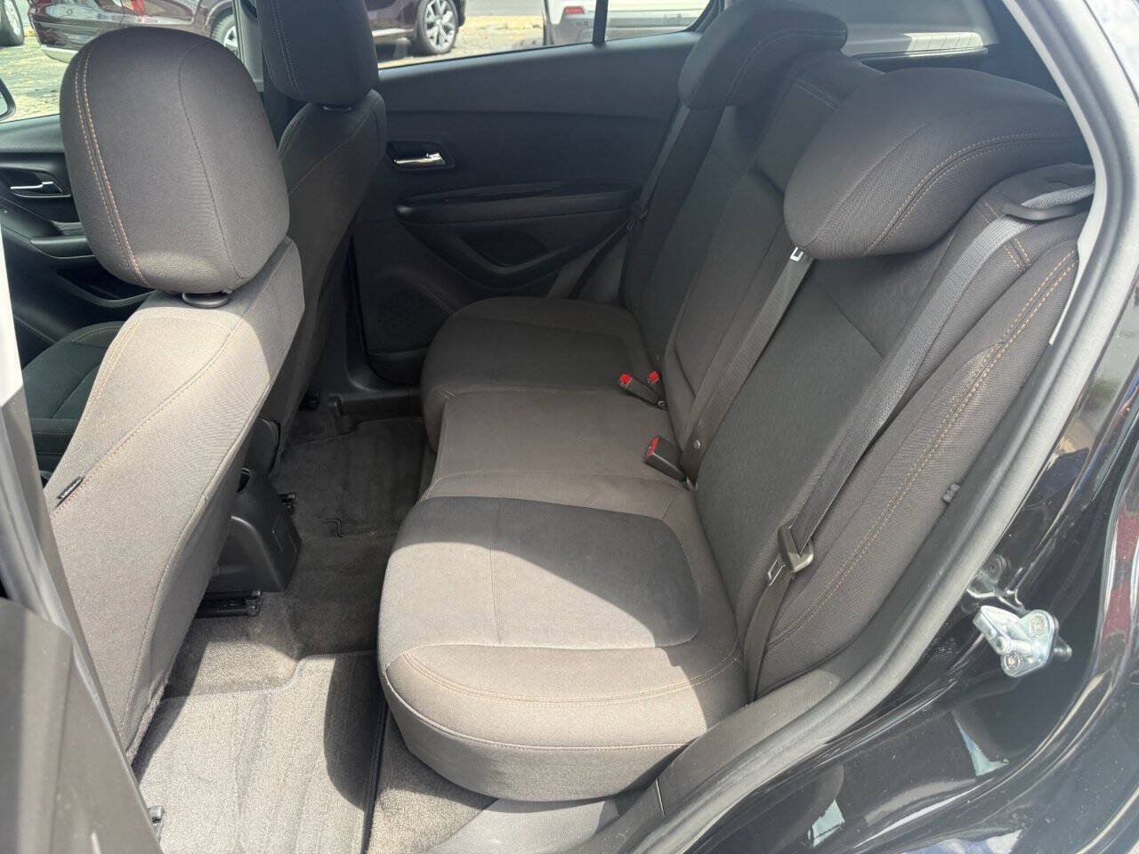 Used 2022 Chevrolet Trax LS w/ Tint and Cruise Package AWD/4WD image 6