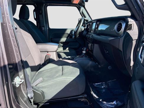 Used 2022 Jeep Wrangler Unlimited Sahara w/ LED Lighting Group image 33