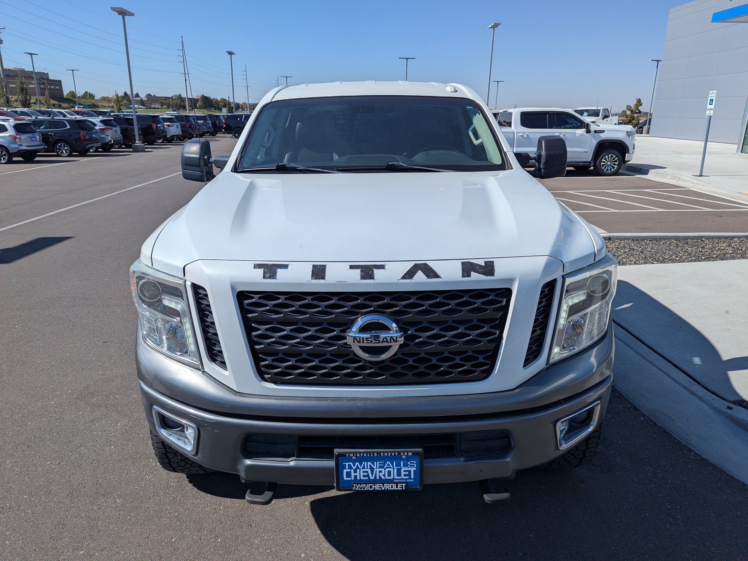 Used 2016 Nissan Titan PRO-4X AWD/4WD image 5