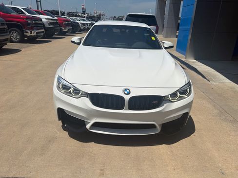 Used 2017 BMW M4 Convertible RWD image 9