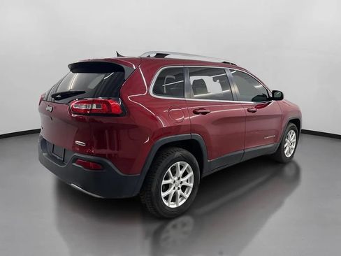 Used 2017 Jeep Cherokee Latitude AWD/4WD image 10