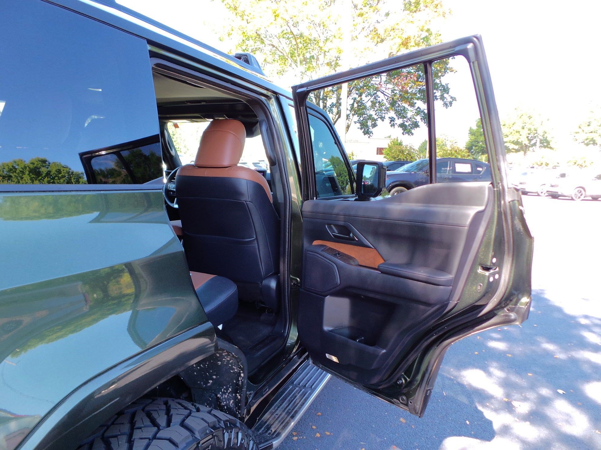Used 2025 Lexus GX 550 w/ Accessory Package (2T) AWD/4WD image 42