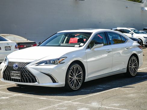 Used 2022 Lexus ES 300h w/ Premium Package FWD image 3