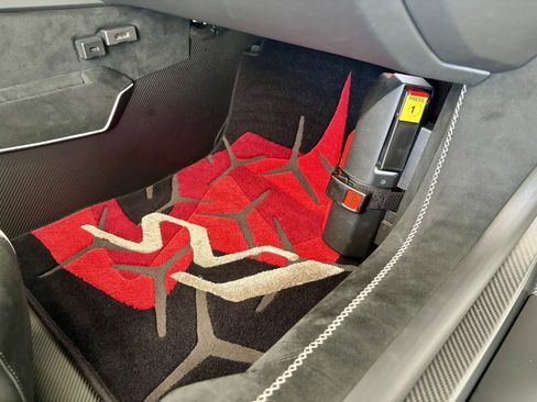 Used 2020 Lamborghini Aventador SVJ image 38