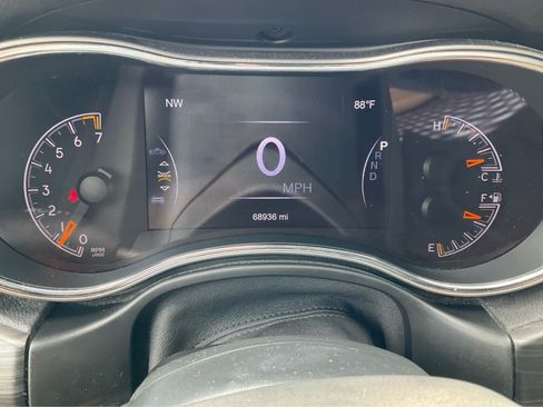 Used 2019 Jeep Grand Cherokee Altitude AWD/4WD image 12