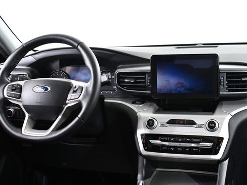 Used 2022 Ford Explorer XLT w/ Equipment Group 202A image 8