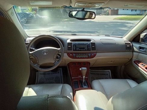 Used 2005 Toyota Camry XLE image 10