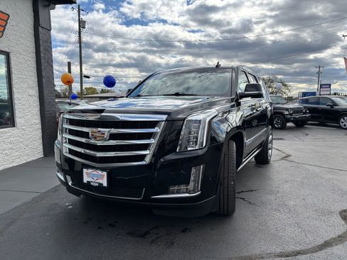 Used 2019 Cadillac Escalade Premium Luxury image 5