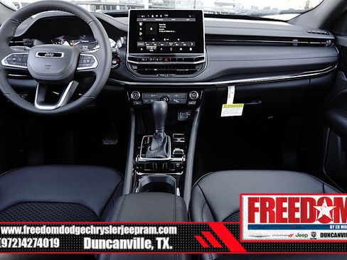 New 2026 Jeep Compass Latitude image 11