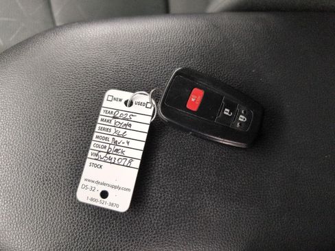 Used 2025 Toyota RAV4 XLE AWD/4WD image 26