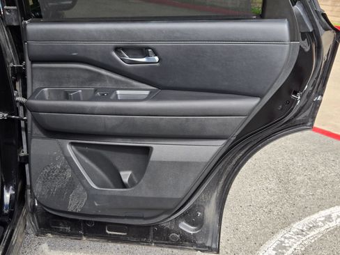 Used 2025 Nissan Pathfinder SL AWD/4WD image 26