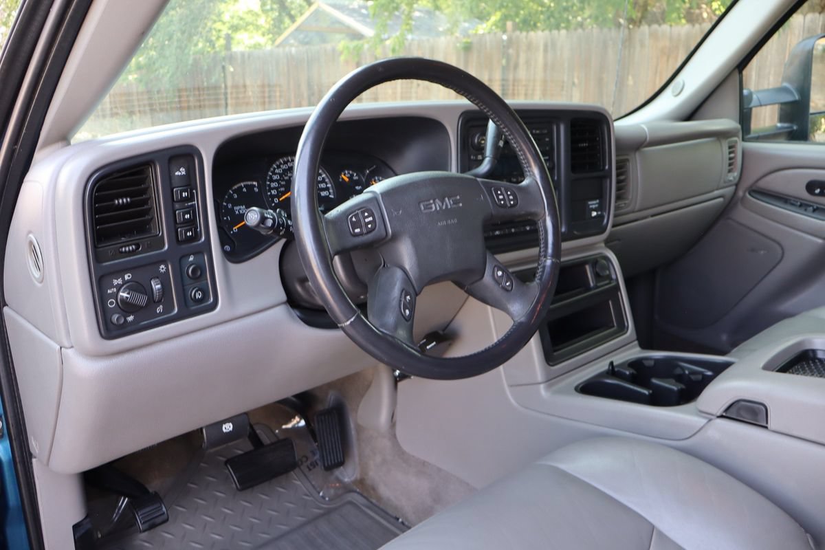 Used 2004 GMC Sierra 2500 SLT w/ Heavy-Duty Power Package AWD/4WD image 15