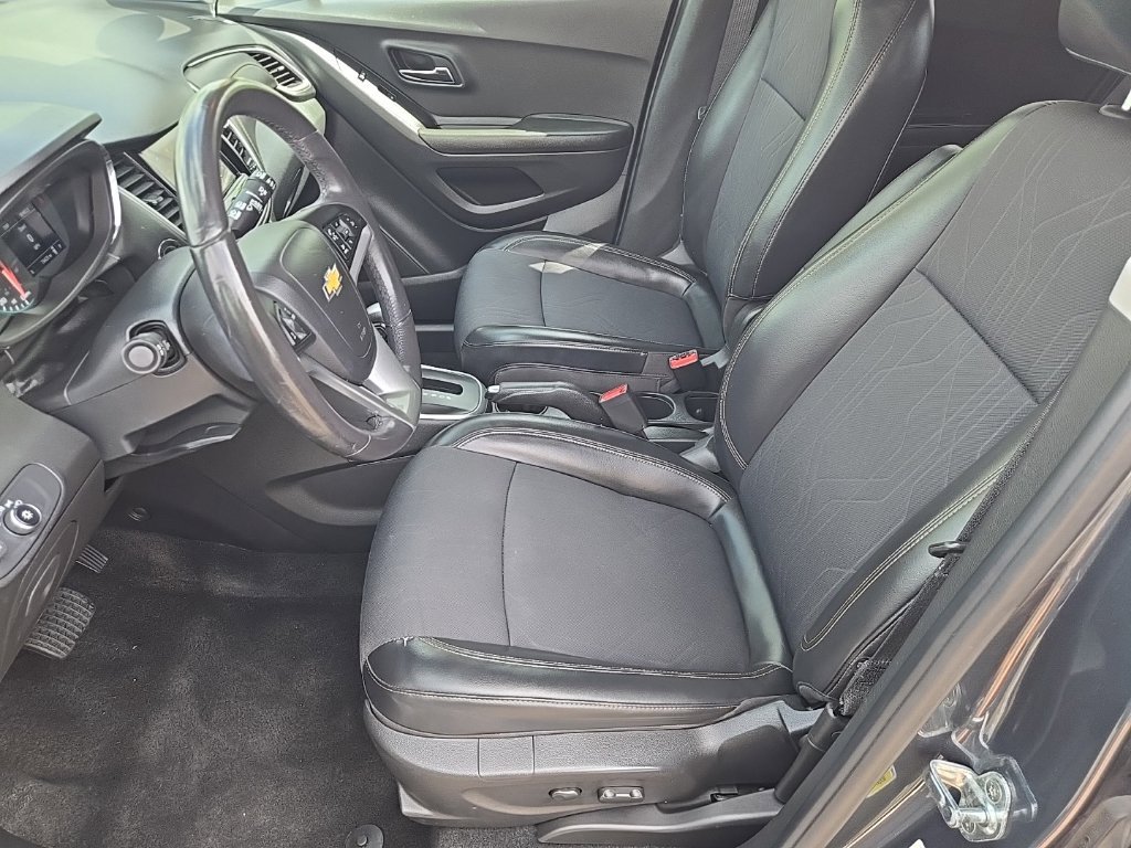 Used 2021 Chevrolet Trax LT w/ LT Convenience Package AWD/4WD image 22