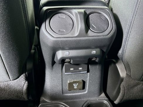 Used 2022 Jeep Gladiator Sport image 12