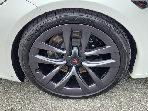 Used 2021 Tesla Model S Plaid image 9