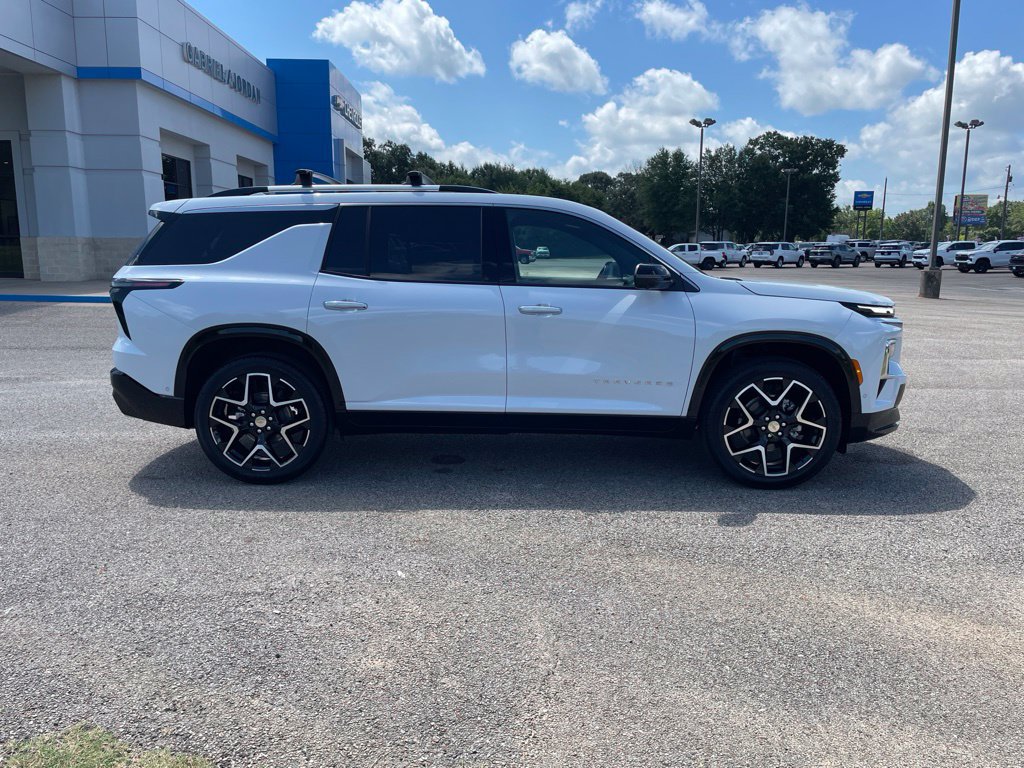 New 2026 Chevrolet Traverse High Country w/ LPO, Floor Liner Package FWD image 7