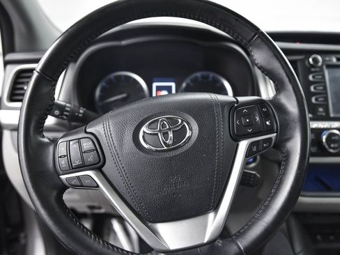 Used 2018 Toyota Highlander image 17