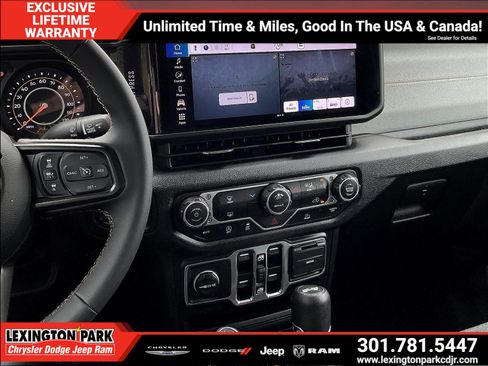 Used 2025 Jeep Wrangler Unlimited Sport AWD/4WD image 9
