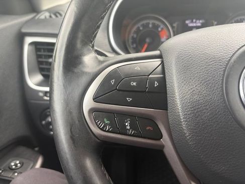 Used 2019 Jeep Cherokee Latitude Plus w/ Comfort/Convenience Group AWD/4WD image 36