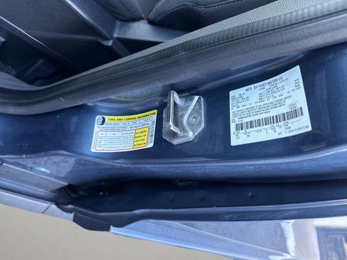 Used 2022 Ford Transit Connect XLT image 24